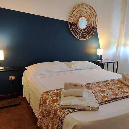 Appartamento Anna Desenzano del Garda Luaran gambar