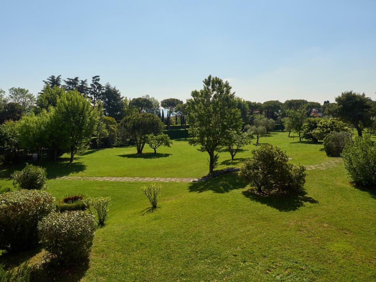 Appartamento Anna Desenzano del Garda Luaran gambar